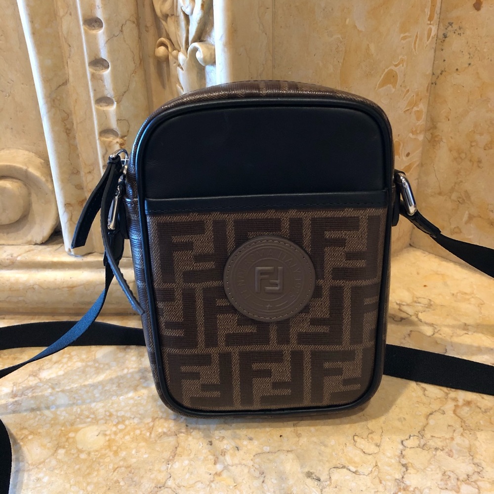 FENDI FF CROSSBODY BAG 💯 authentic